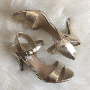 Fioni Gold Heels